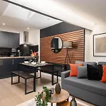 Lombana Apt 5 - City Centre - Parking - Contract Stay - Wifi