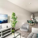 Stylish 2 Bed Apartment In Waterloo Liverpool