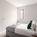Fabulous 2 Bed Apartment In Waterloo Liverpool