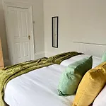Cozy 2 Bedroom Apartment Perfect For Family Friends