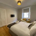 Gorgeous 2 Bed, City Apartment