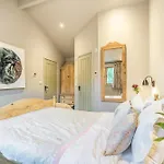 Salcombe Farm - The Recording Studio With Hot Tub And The Stables