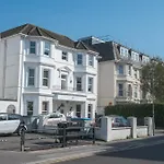 Bournemouth Beachside Retreat 3 Bedroom 3 Bathroom Seaside B&B With Parking