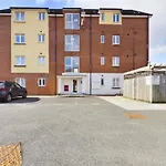 Modern 2 Bed City Apartment With Private Parking