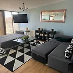 City Hall Penthouse Duplex - Incredible Views & Sleeps 8 & Balcony & Very Modern And Spacious