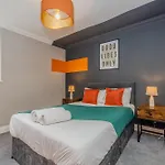 Super Central 1 Bedroom Flat With Balcony Next To Brighton Beach