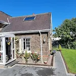 Cosy Cottage With Hot Tub And Garden