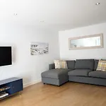 Newquay Escape 10 Min To Beach Patio Parking