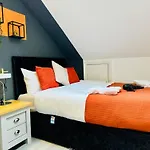 Spectacular 2 Bedroom Flat Next To Beach Sleep 9