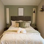 Vance Towers 5 - Cosy Stylish Suite