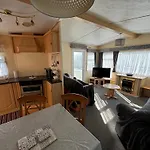 Seaview 145 - Pet Friendly, Bath And Close To Beach & Fantasy Island - Meadow Lakes Caravan & Lodge Hire