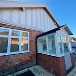 Potters Lodge - Private Parking & Self Check In
