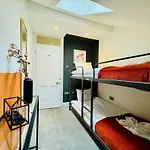 Free Parking I Amazing 2 Bedroom Flat Next To Brighton Beach I Sleep 8 Guests