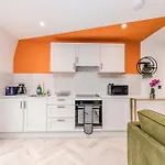 Luxury 1 Bed With Balcony In Central Brighton Next To Beach Sleep 4