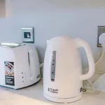 Modern 1 Bedroom Apartment In Southport Centre