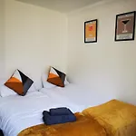 Spacious Flat For Contractors Near Football Grounds