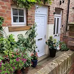 Ingleside Mews
