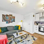 Cosy Apartment In Plymouth - Sleeps 4