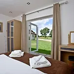 Lovely 2 Bedroom Holiday Chalet Near Sidmouth