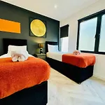 Central One Bedroom Flat Next To Brighton Beach I Sleep 5 Guests