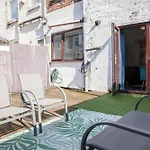 Spacious Home For Mid - Long Stays, 4 Bedrooms, Sleeps Upto 10