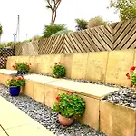 Marina Waves Apartment- Brighton, Free Parking, Patio, Ground-Floor Holiday Home, Sleeps 3