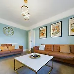 Central Eastbourne Escape With Rooftop Jacuzzi