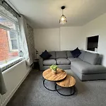 Zetland House Apartment - First Floor With Garden And Parking
