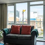 Movie House Executive Suite - Secure Free Parking