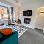 Cozy 3-Bedroom House With Backyard In Sunderland