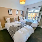 Cozy 3-Bedroom House With Backyard In Sunderland