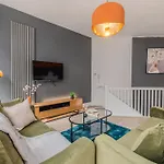 Perfect Holiday Apartment I 3 Bedroom I Next To Beach I Sleep 10