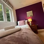 Luxurious 4 Bedroom New England Style Villa - Trewhiddle V17