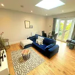 Brand New Apartment By The Marina - Sleeps 4