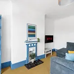 Central Stylish Apartment - Free Parking - 4Min To Beach