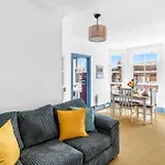 Central Stylish Apartment - Free Parking - 4Min To Beach