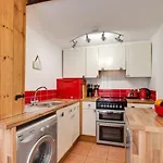 A Charming Pet-Friendly 2-Bedroom Cottage