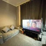 30 Percent Off Weekly Stays - 6 Bedroom House - 11 Beds