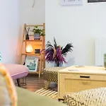 Esplanade Retreat - Stylish 1 Bed Apartment With Patio