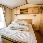 Great 6 Berth Caravan By The Beach At California Cliffs In Scratby Ref 50010L