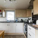 6 Berth Caravan For Hire At Seawick Holiday Park By The Beach Ref 27011Hv