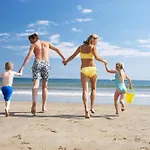 6 Berth Caravan For Hire At Seawick Holiday Park By The Beach Ref 27011Hv