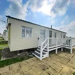 Caravan For Hire At St Osyth Beach Holiday Park In Essex Ref 28107Y