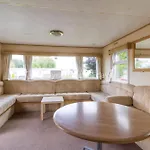 Spacious 8 Berth Caravan For Hire At Southview Holiday Park Ref 33002Tc