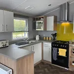 Beautiful 6 Berth Caravan At Southview Holiday Park In Skegness Ref 33031S