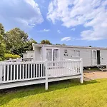 Beautiful 6 Berth Caravan At Southview Holiday Park In Skegness Ref 33031S