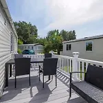 Great Caravan With Decking Southview Holiday Park In Skegness Ref 33002V