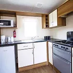 Great 8 Berth Caravan For Hire At Seawick Holiday Park In Essex Ref 27227Sw