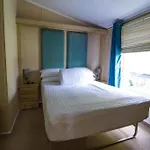 Beautiful 6 Berth Lodge At Cherry Tree Holiday Park Ref 70002Tg