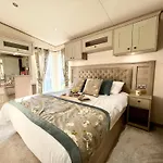 Stunning Caravan With Full Lake View At Southview Holiday Park Ref 33004Ml